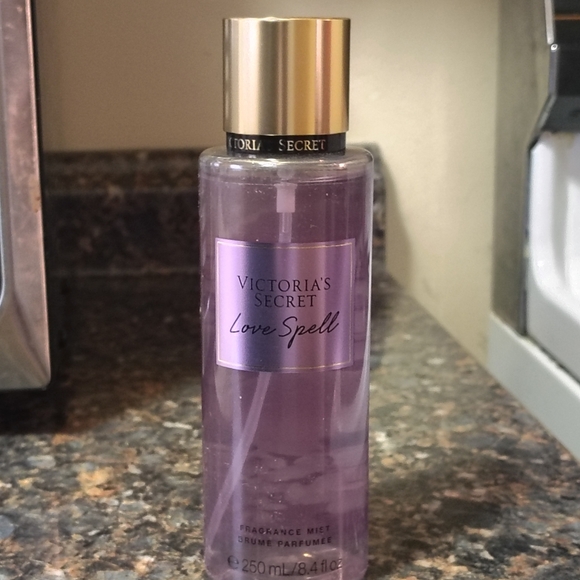 Victoria's Secret Love Spell Fragrance Body Mist for Women 8.4 Oz - Picture 1 of 3